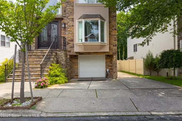 Staten Island, NY 10309,41 Brookside Loop