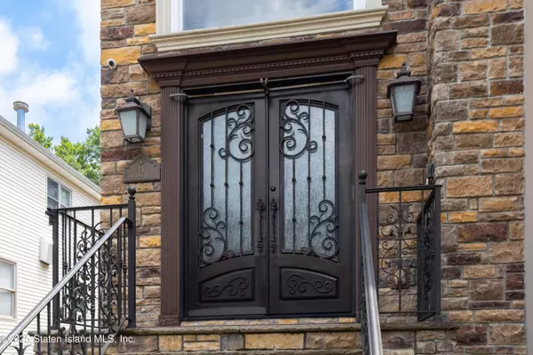 Staten Island, NY 10309,41 Brookside Loop