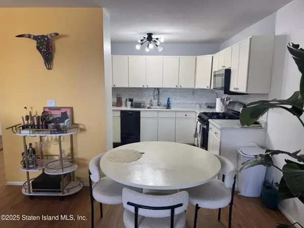 Staten Island, NY 10305,6 New LN #I