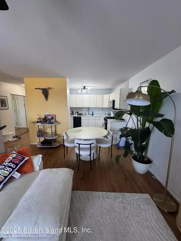 Staten Island, NY 10305,6 New LN #I