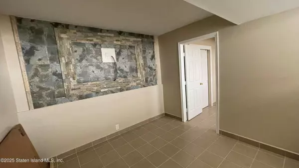 Staten Island, NY 10305,26 Wagner ST