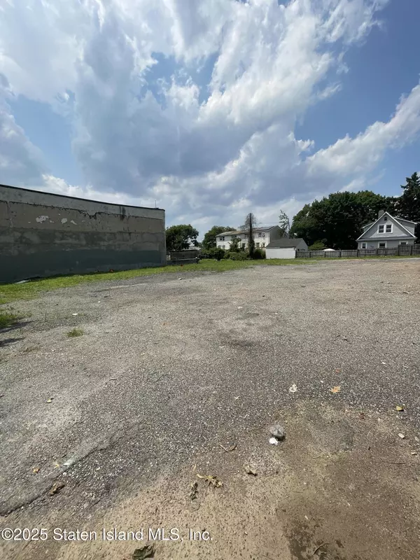 Staten Island, NY 10310,1001 Castleton AVE