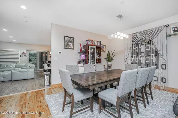 Staten Island, NY 10304,82 Delaware AVE