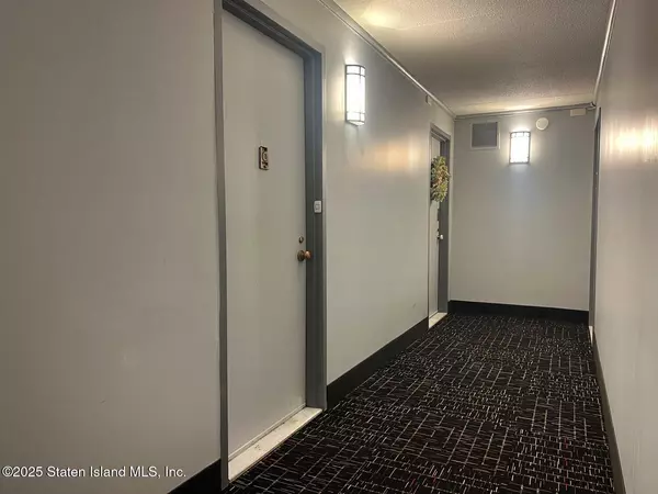 Staten Island, NY 10314,11 Windham LOOP #1nn