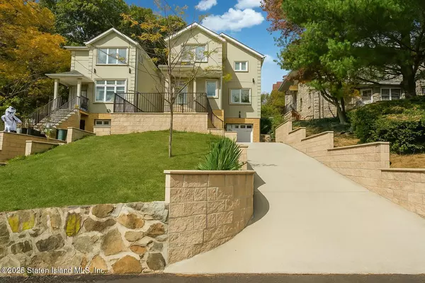 70 Cedar TER, Staten Island, NY 10304