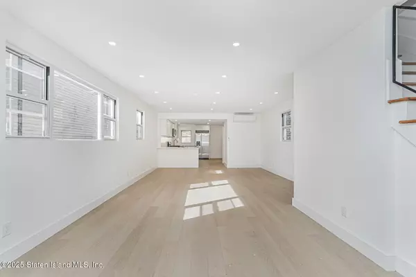 Staten Island, NY 10308,9 Russell ST