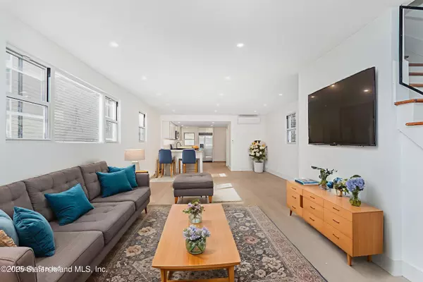 Staten Island, NY 10308,9 Russell ST