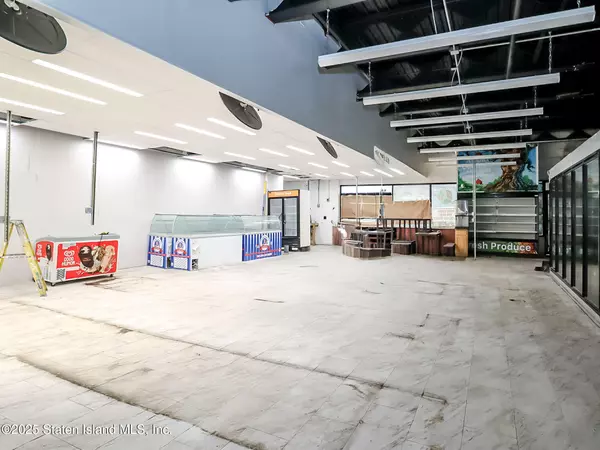 Staten Island, NY 10301,1300 Clove RD #B