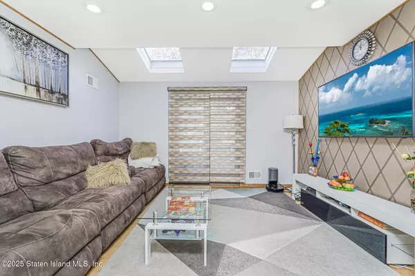 Staten Island, NY 10309,45 Pembrook LOOP