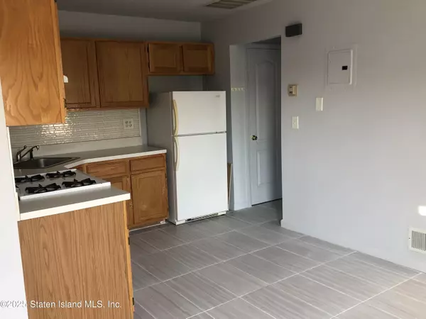 Staten Island, NY 10311,115 Jeanette AVE #2 Fl