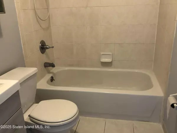 Staten Island, NY 10311,115 Jeanette AVE #2 Fl