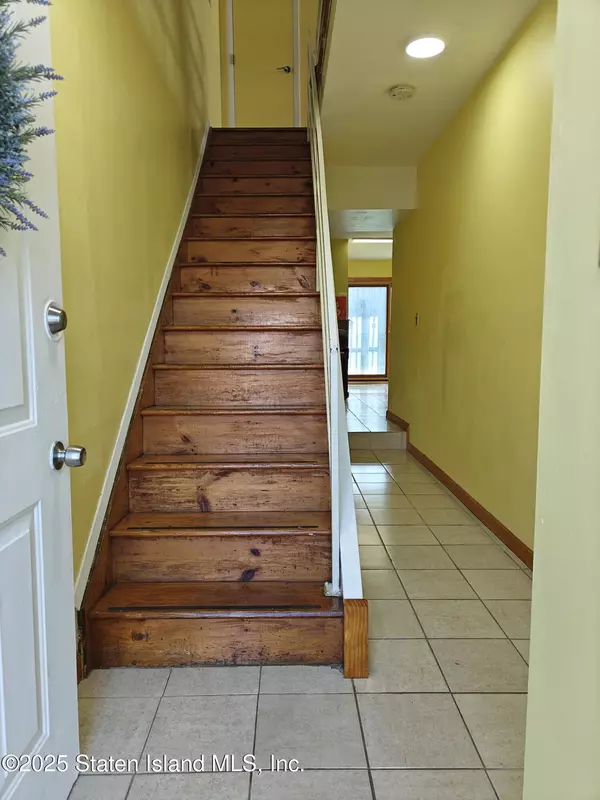 Staten Island, NY 10304,325 Oder AVE