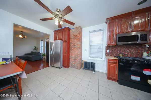 Staten Island, NY 10305,146 Cedar AVE