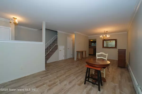 Staten Island, NY 10305,90 North DR