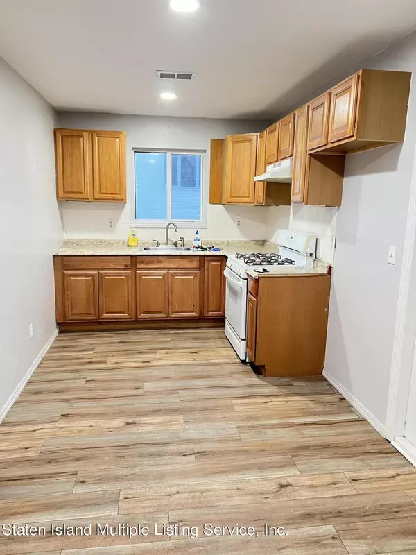 Staten Island, NY 10306,994 Olympia BLVD