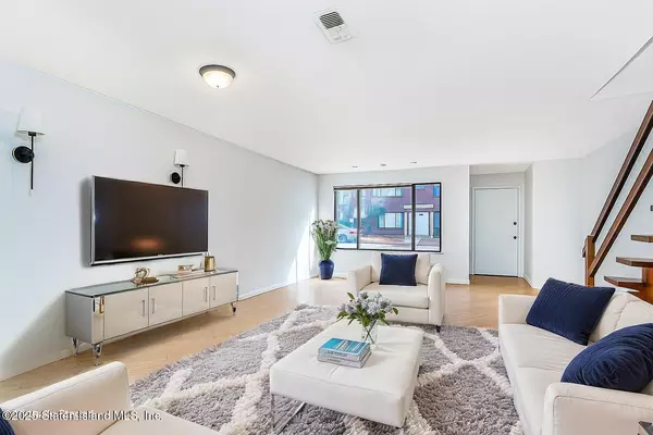 Staten Island, NY 10314,74 Belmar DR W