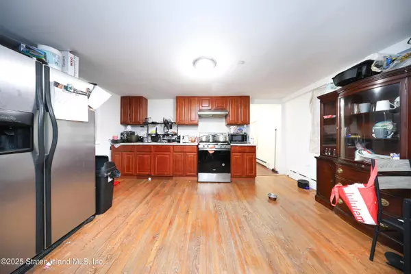 Staten Island, NY 10303,76 Simonson AVE