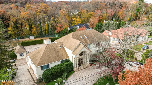 Staten Island, NY 10304,724 Todt Hill RD