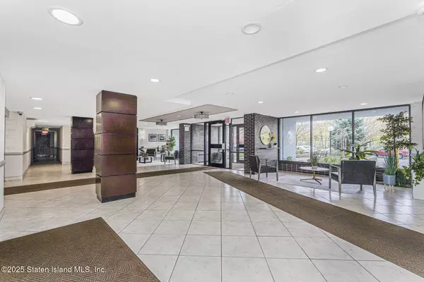 Staten Island, NY 10305,20 Cliff ST #8l