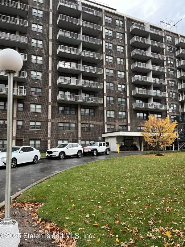 Staten Island, NY 10301,1100 Clove RD #2l
