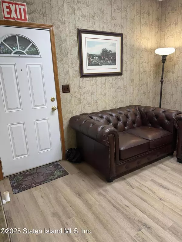 Staten Island, NY 10312,3996 Richmond AVE