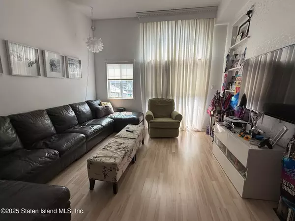 Staten Island, NY 10312,37 Linda LN