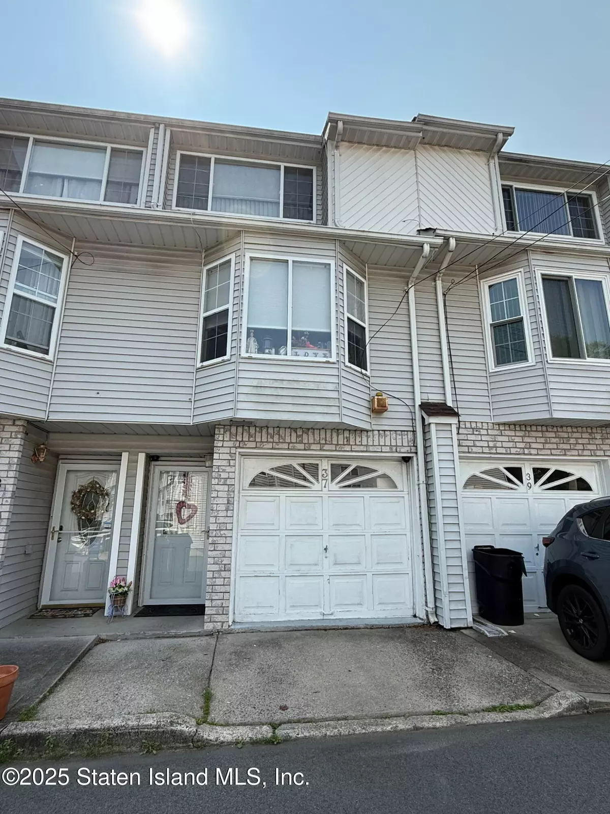 Staten Island, NY 10312,37 Linda LN