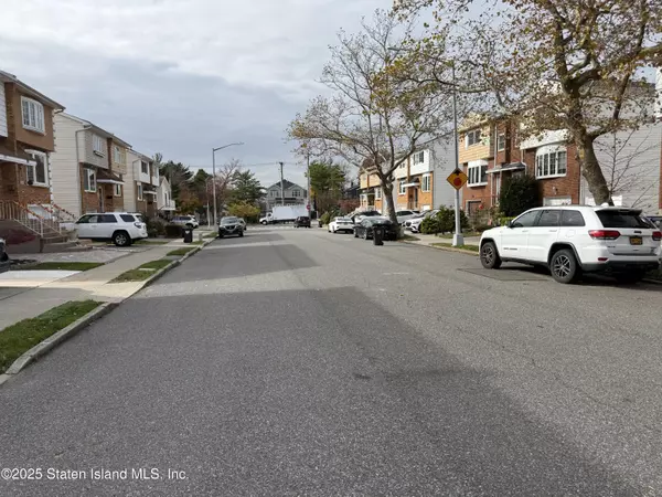 Staten Island, NY 10312,89 Kenmore Street ST