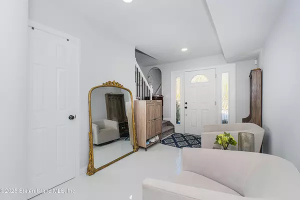 Staten Island, NY 10312,998 Arthur Kill Road RD