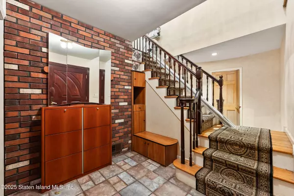 Staten Island, NY 10312,21 Allen PL