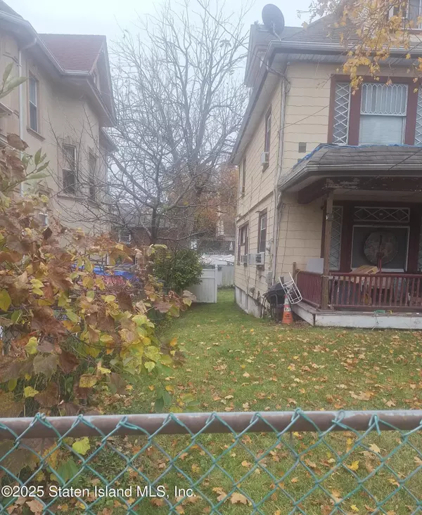 Staten Island, NY 10305,1324 Bay ST