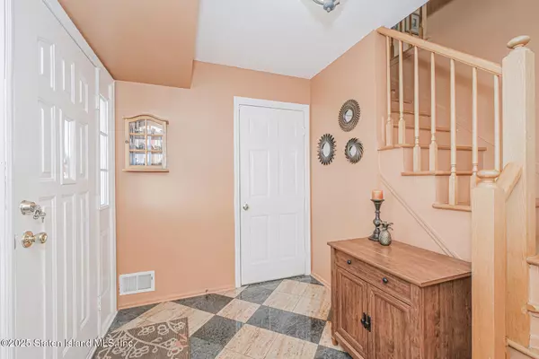 Staten Island, NY 10309,42 Spruce LN