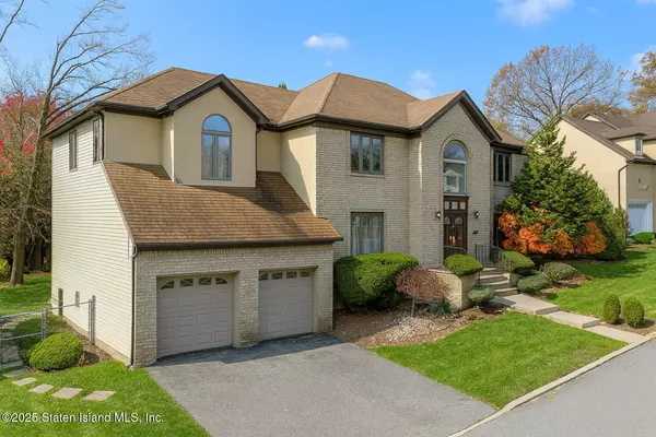 Staten Island, NY 10304,45 Old Farmers LN