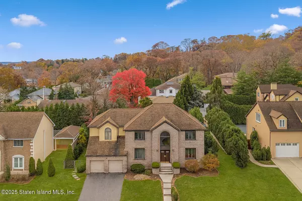 Staten Island, NY 10304,45 Old Farmers LN