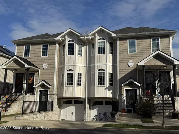 15 Wiltshire Lane LN, Staten Island, NY 10309