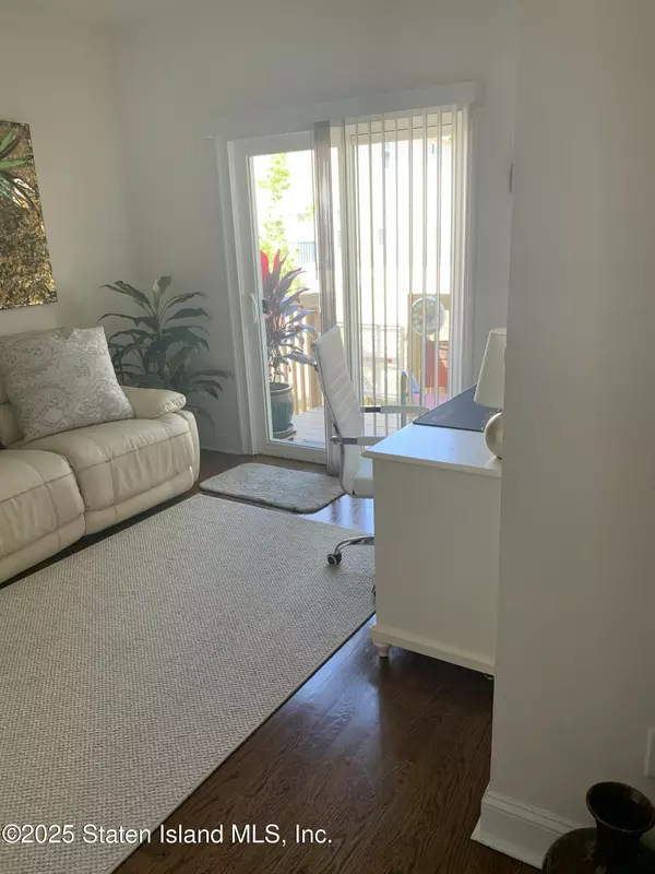 Staten Island, NY 10309,15 Wiltshire Lane LN