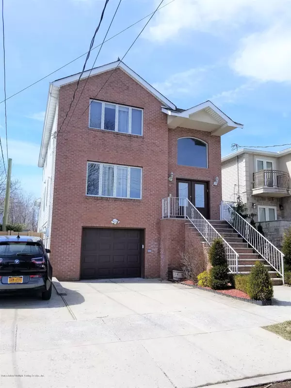 88 Pearsall ST, Staten Island, NY 10305