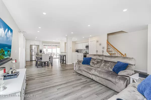 Staten Island, NY 10309,22 Charleston AVE