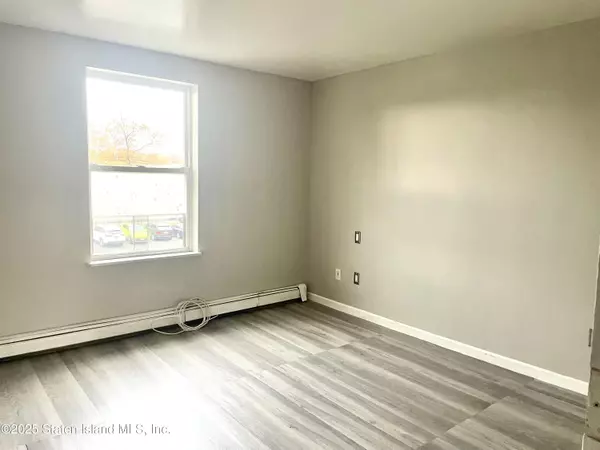 Staten Island, NY 10304,24 Roosevelt ST