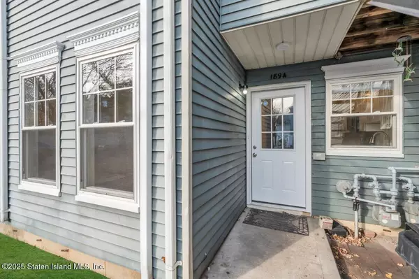 189 Pond Way #A, Staten Island, NY 10303