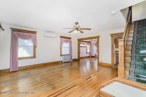 Staten Island, NY 10314,191 Drake AVE