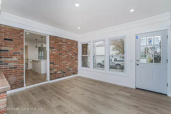 Staten Island, NY 10310,2 Livingston CT