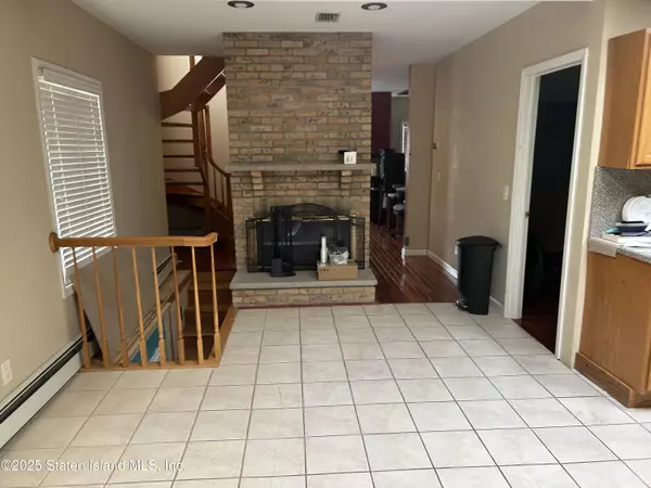 Staten Island, NY 10312,237 Edgegrove AVE