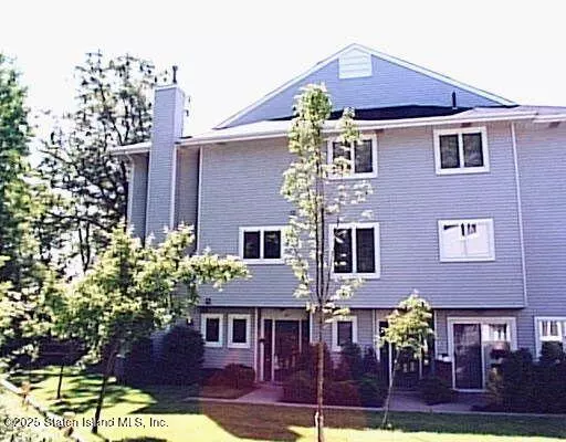 97 Commodore DR, Staten Island, NY 10309