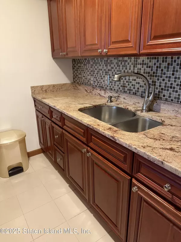 Staten Island, NY 10314,2 Elmwood Park DR #107