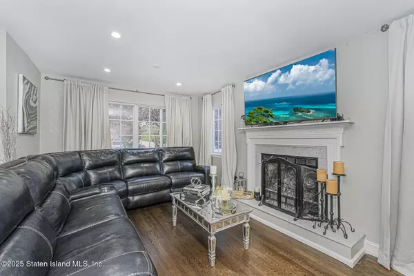 Staten Island, NY 10309,122 Clay Pit RD