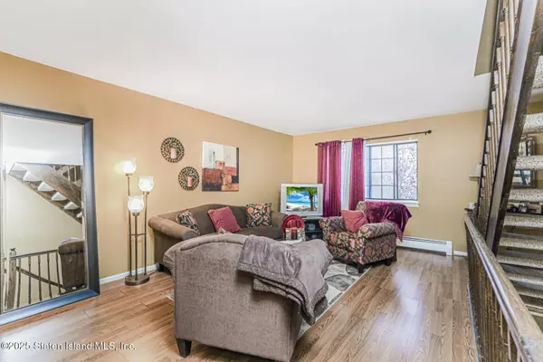 Staten Island, NY 10314,22 A Elmwood Park DR