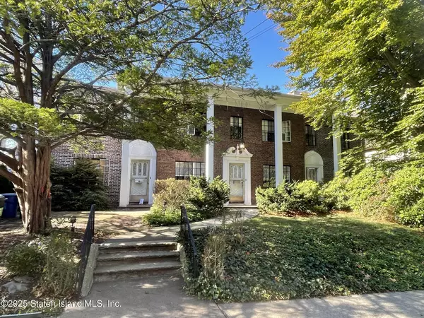 58-62 University PL, Staten Island, NY 10301