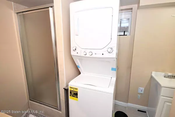 Staten Island, NY 10305,190 Hope AVE