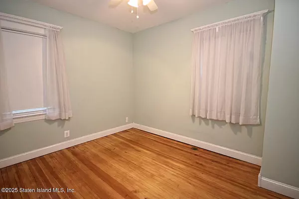 Staten Island, NY 10305,9 New LN